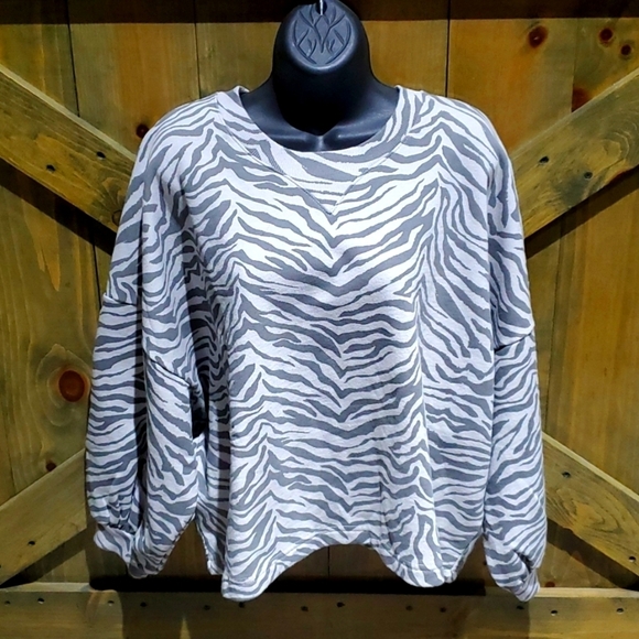 NEW REBECCA MINKOFF GREY ANIMAL ZEBRA PRINT SWEATSHIRT SIZE MEDIUM OVERSIZED NWT - Picture 1 of 8